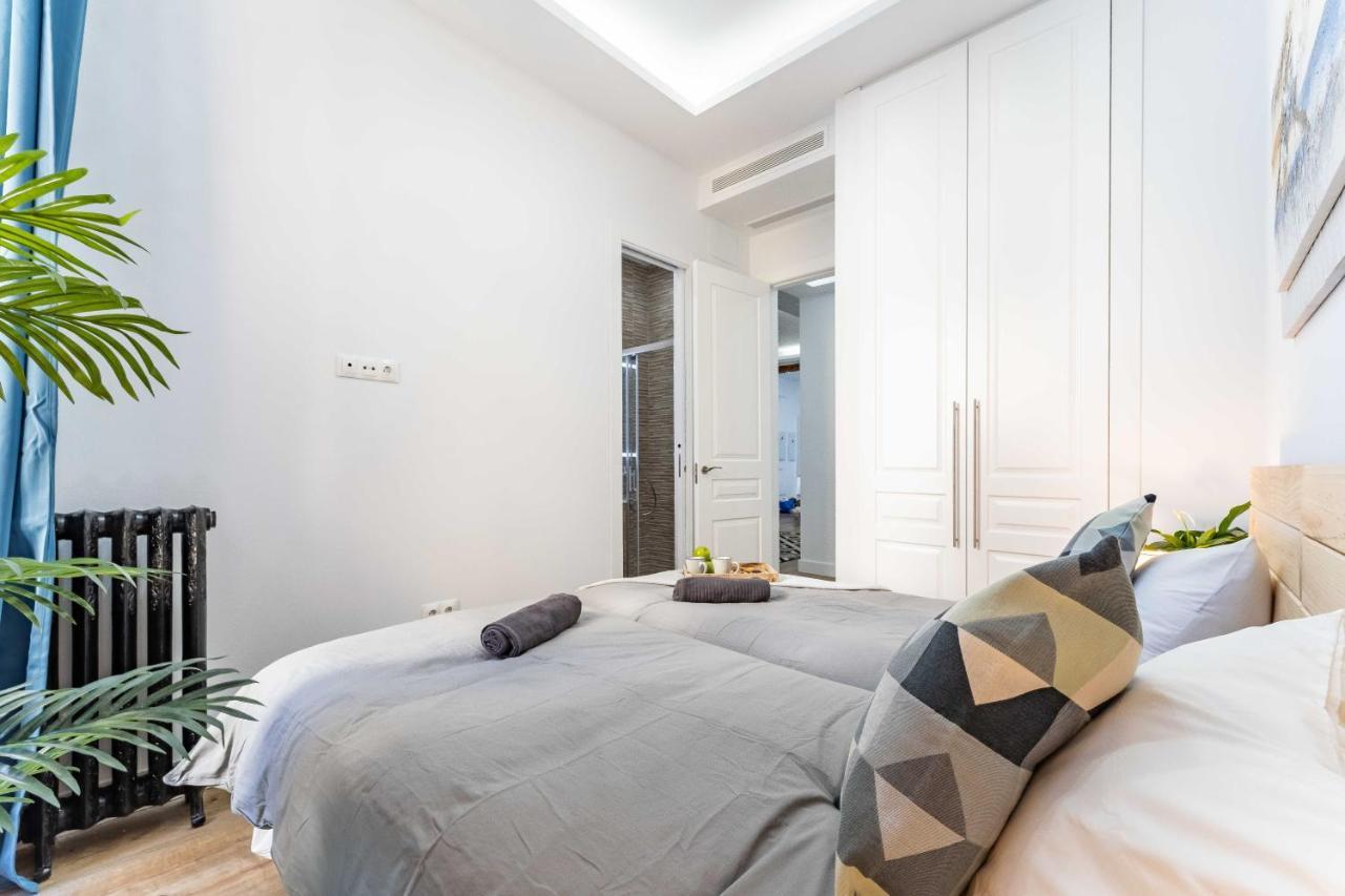 Exclusive Luxury Apartment In Central Мадрид Екстериор снимка